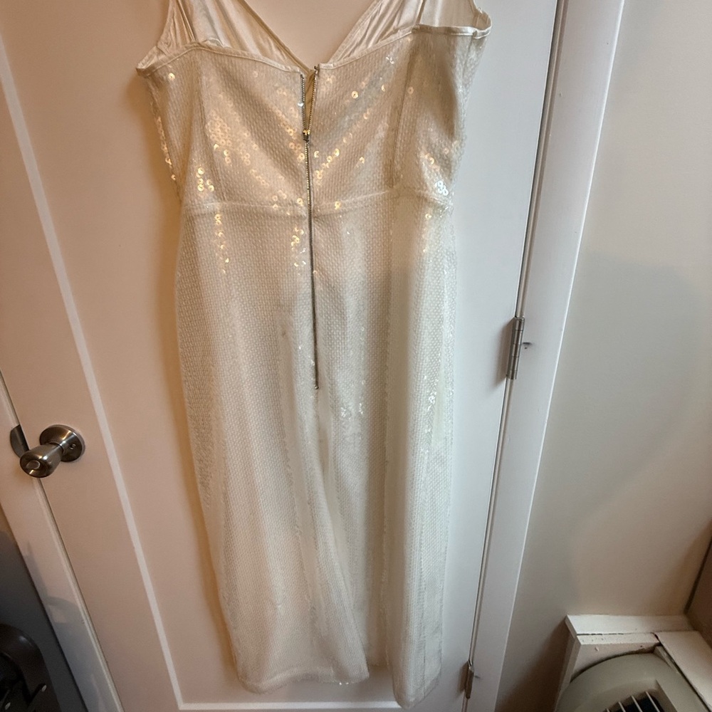 Elegant White Sequin Dress - Picture 6 of 6